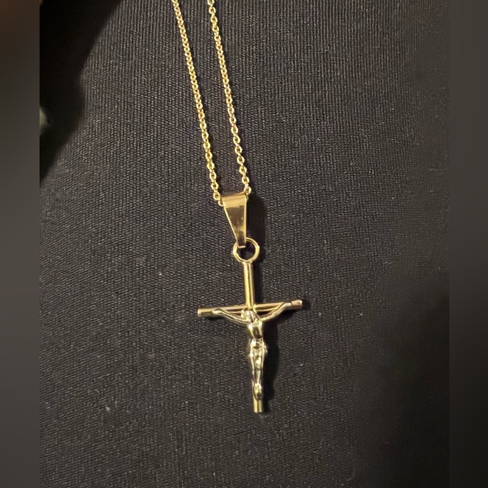 14k gold crucifix pendant